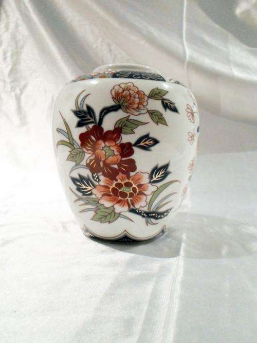 Oriental Jar - Stunning - Bid Now!!